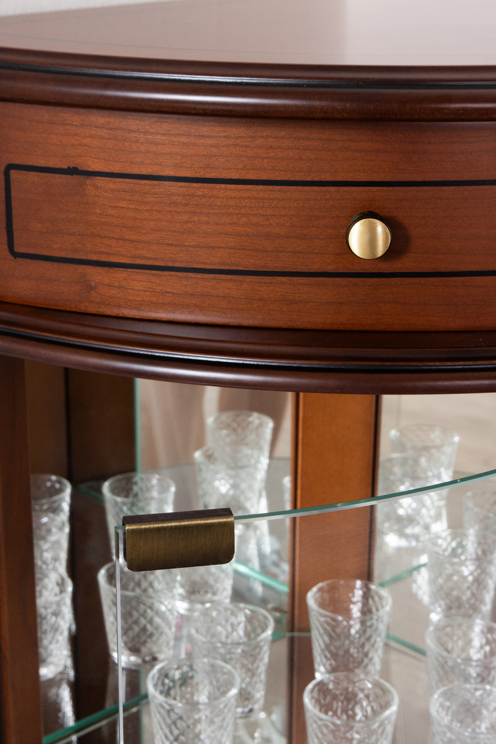 Витрина угловая 65 Nogal Claro IDC