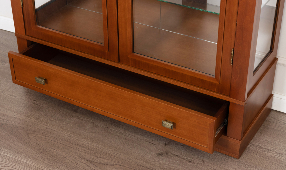 Витрина средняя 2007 Вишня Валенсия