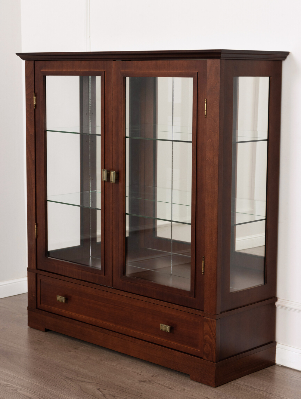 Витрина средняя 2007 Орех Валенсия