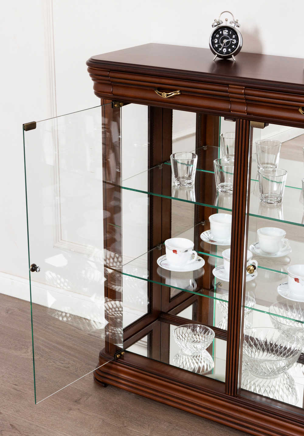 Витрина низкая 39 Nogal Claro IDC