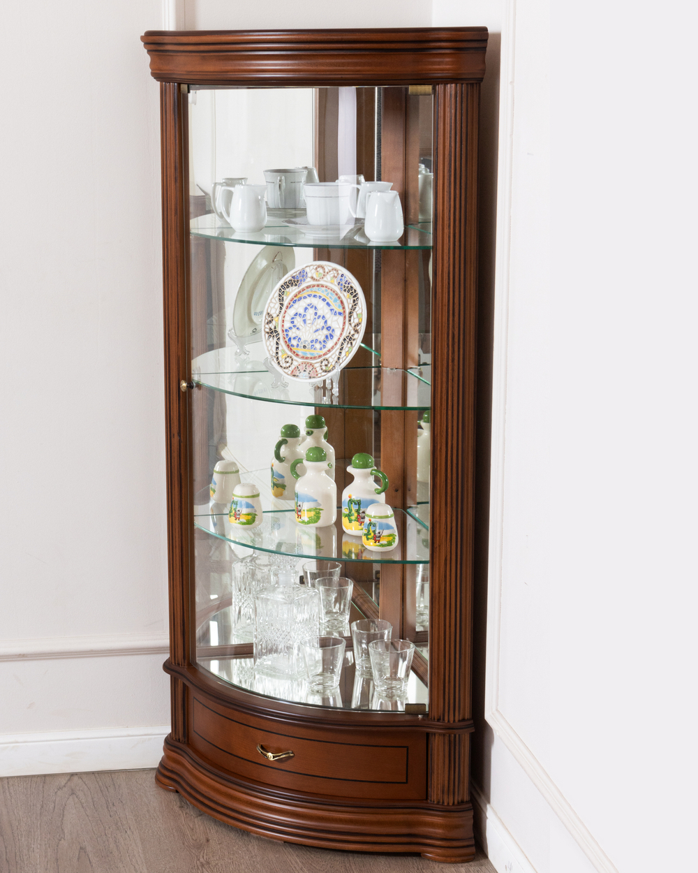 Угловая витрина 33 Nogal Claro IDC