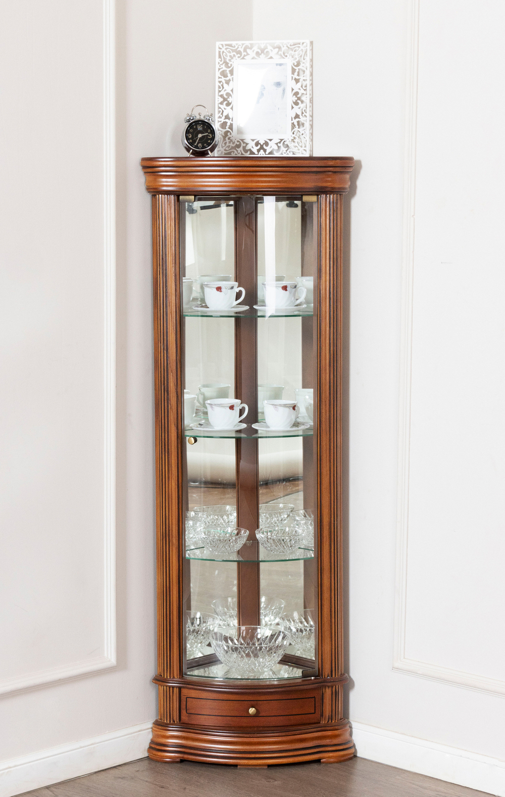 Угловая витрина 64 Cerezo IDC