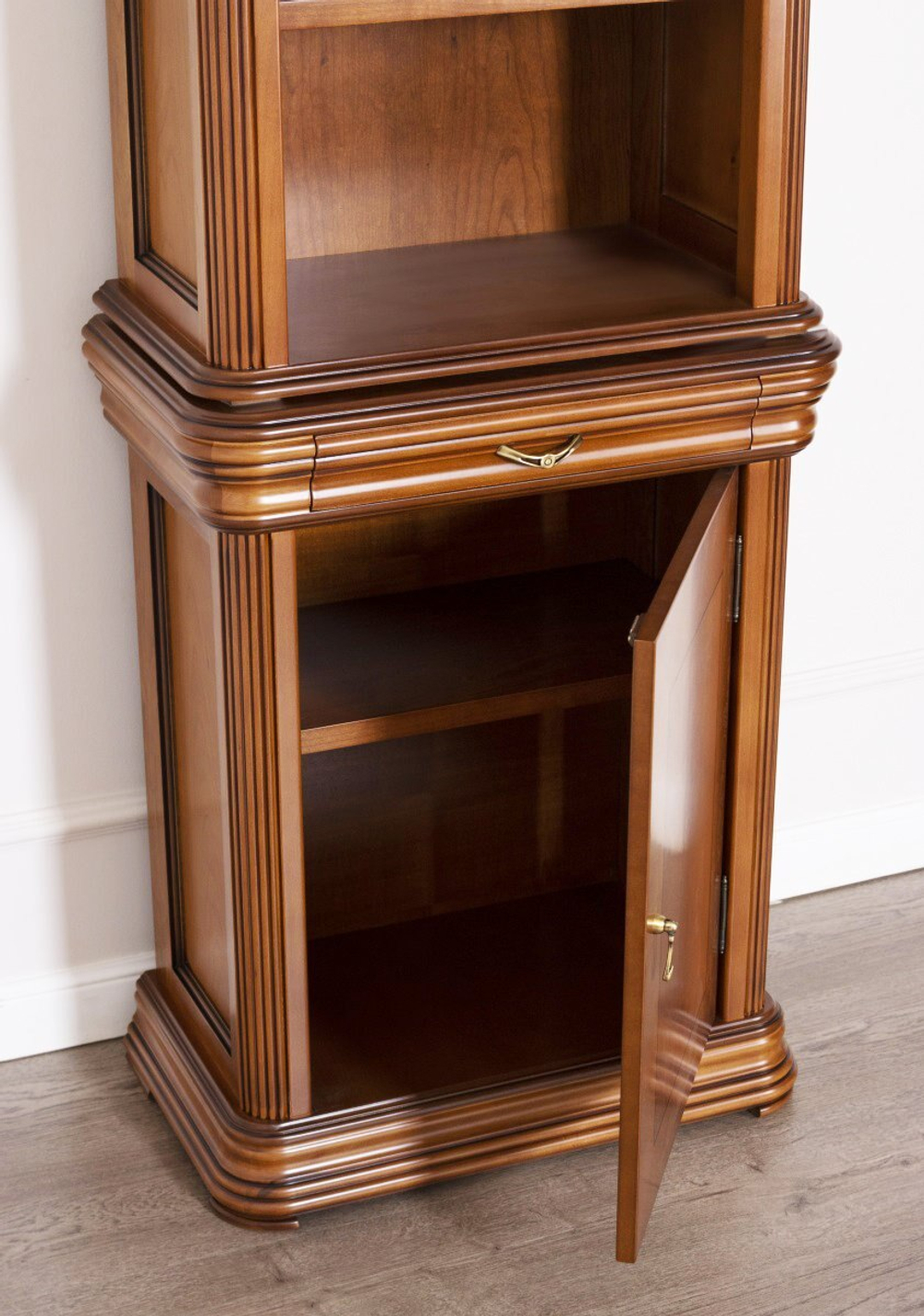 Книжный шкаф Classic 71 Cerezo IDC