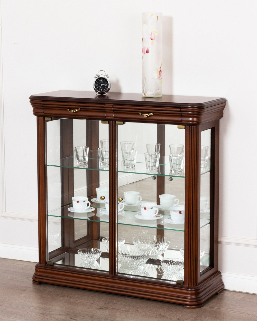 Витрина низкая 39 Nogal Claro IDC