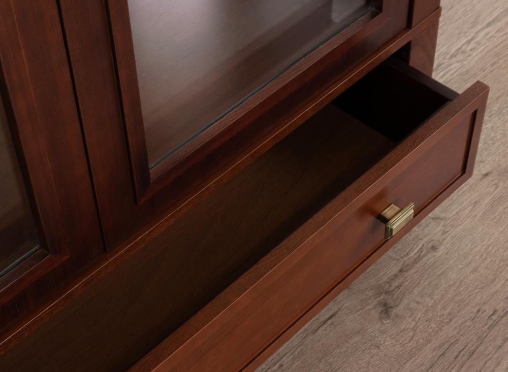 Витрина средняя 2007 Орех Валенсия