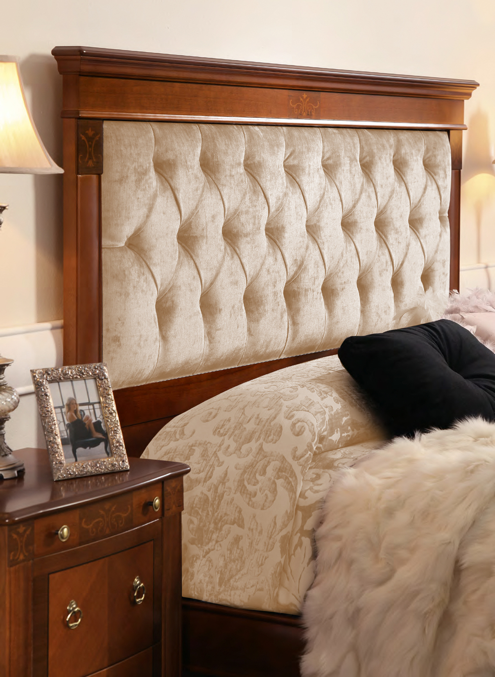 Кровать 180x200 с основанием 811.450 Nogal/Fiesole 3 Panamar