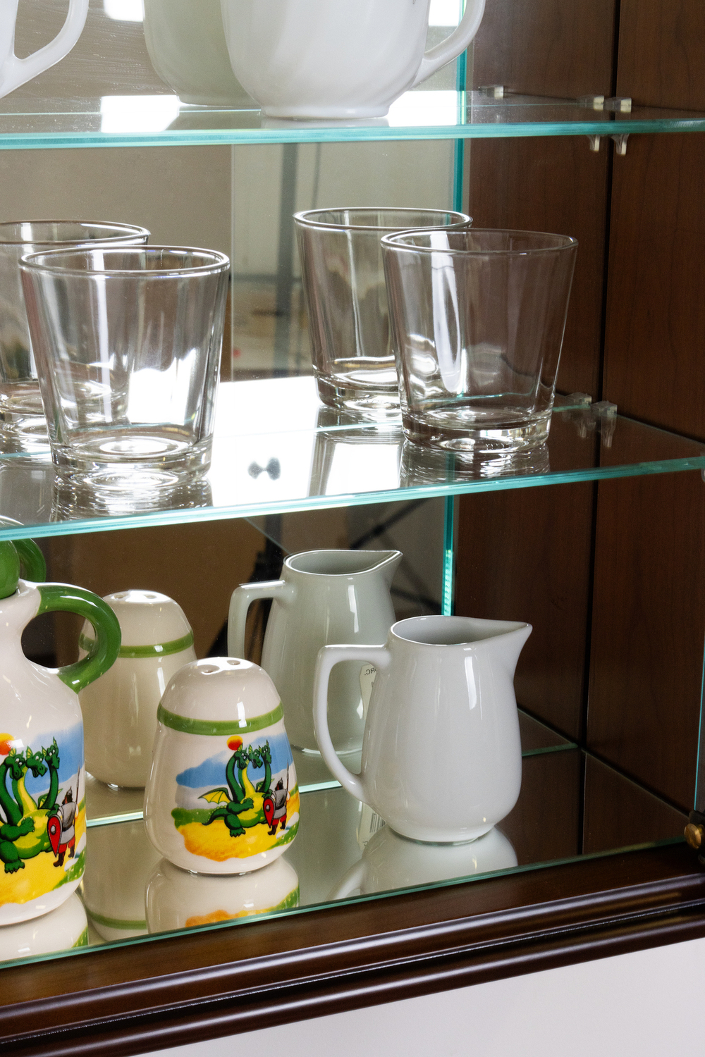 Витрина настенная 145 Nogal Claro IDC