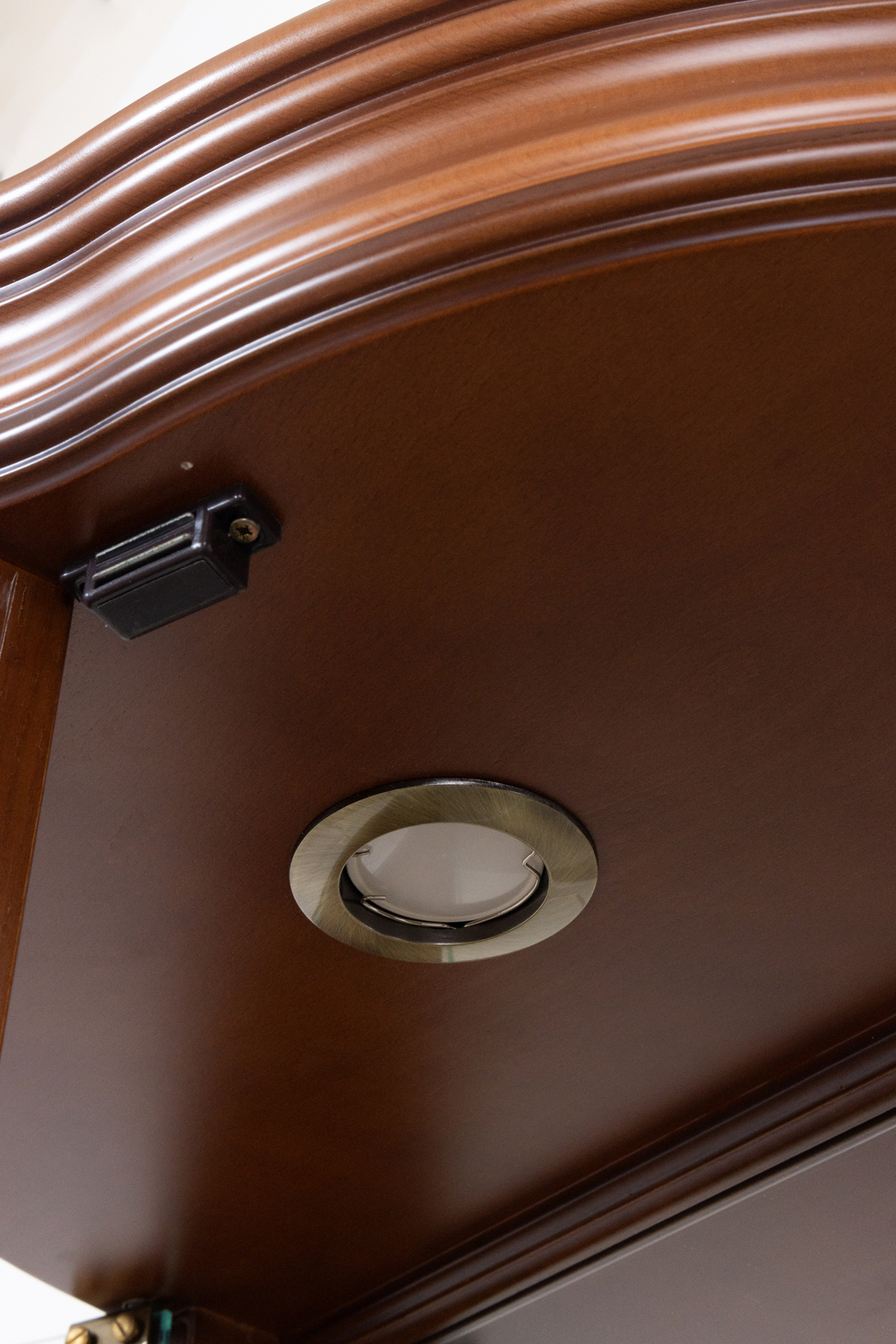 Витрина низкая 66 Nogal Claro IDC