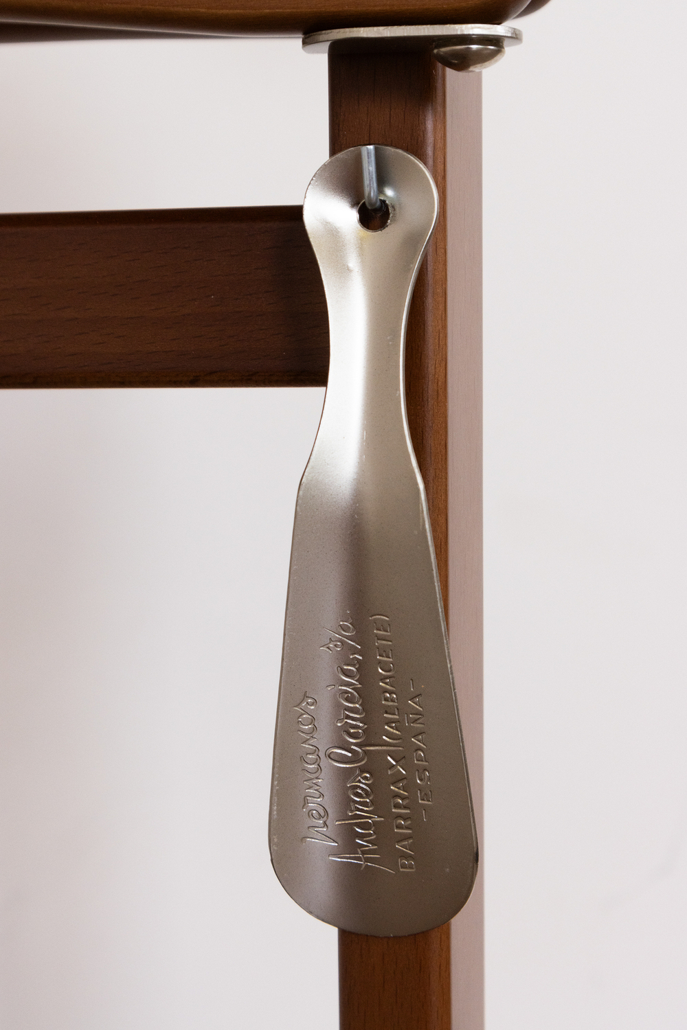 Вешалка костюмная напольная 354H Nogal Herdasa