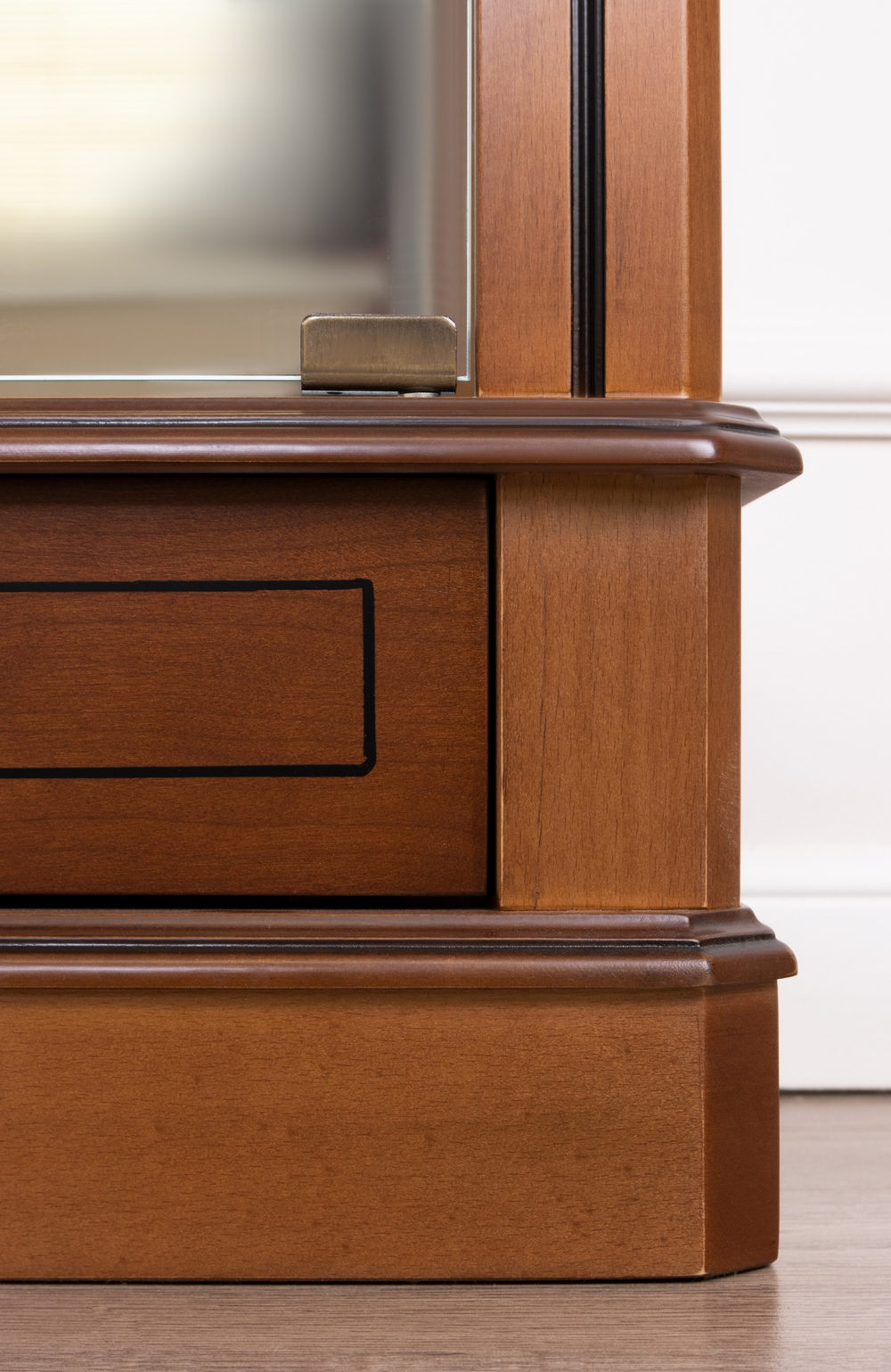 Витрина низкая 4 Nogal Claro IDC