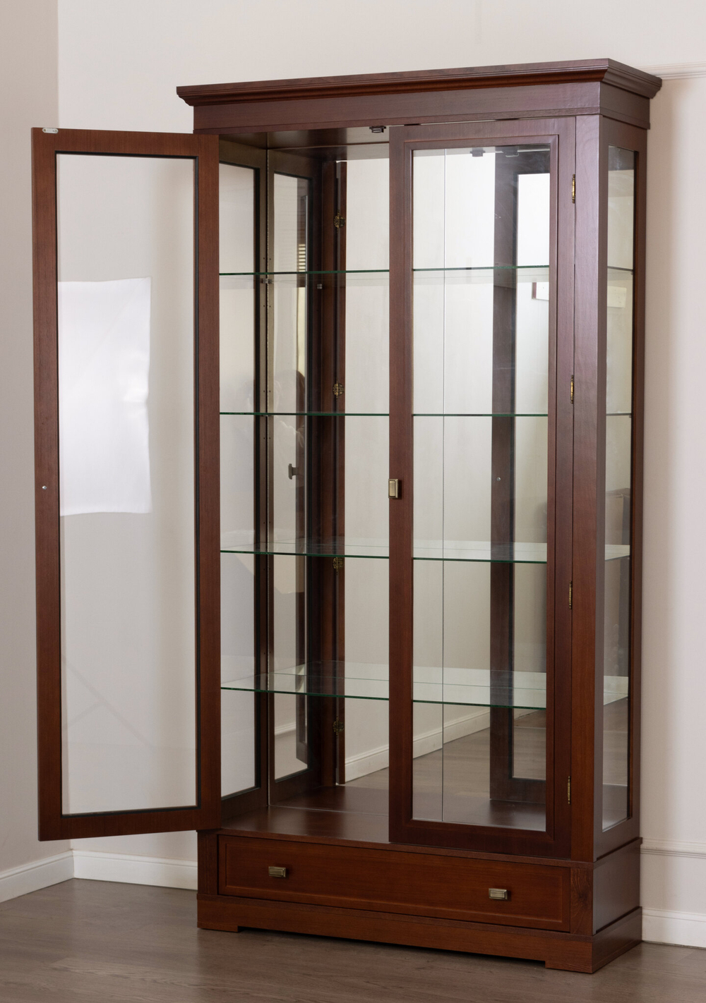 Витрина 2008 Орех Валенсия