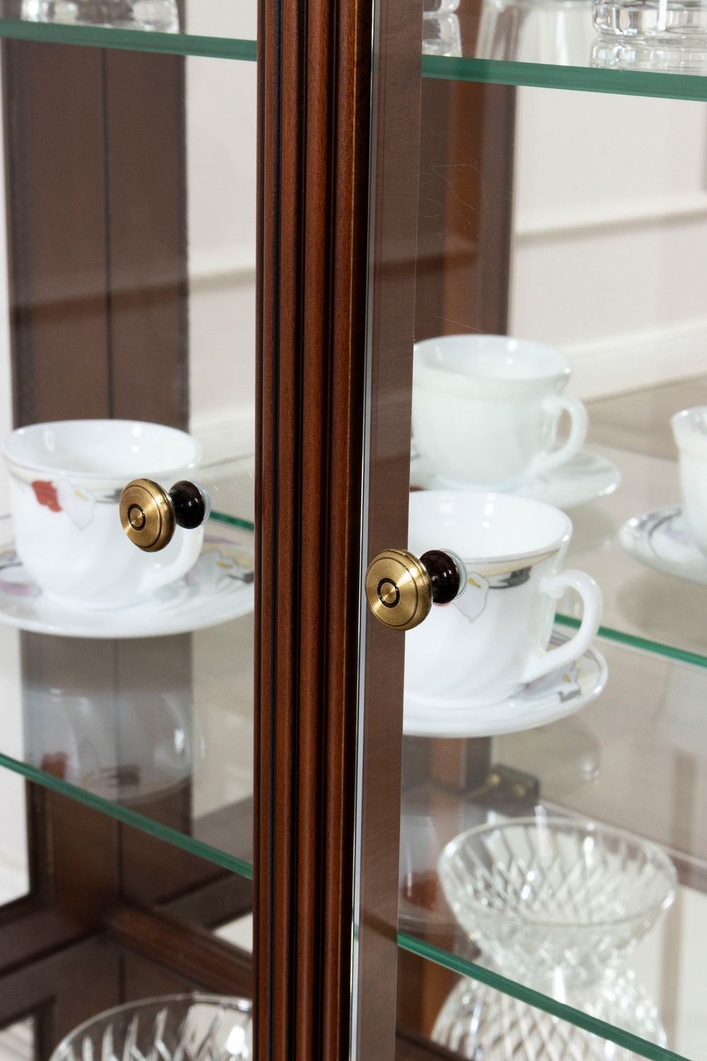 Витрина низкая 39 Nogal Claro IDC