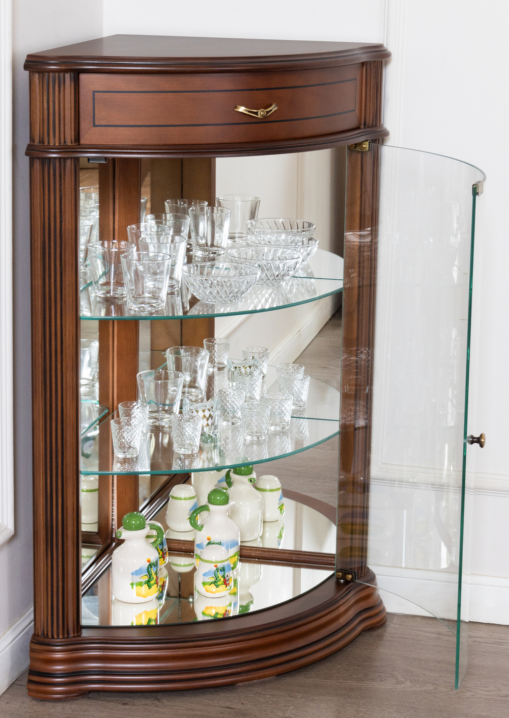 Угловая витрина 52 Nogal Claro IDC