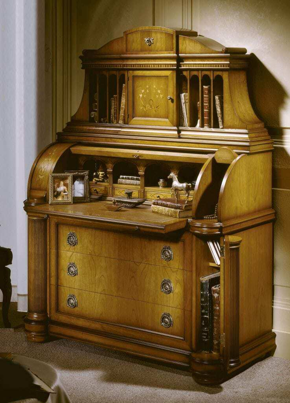 Бюро с полкой 563 Solomando