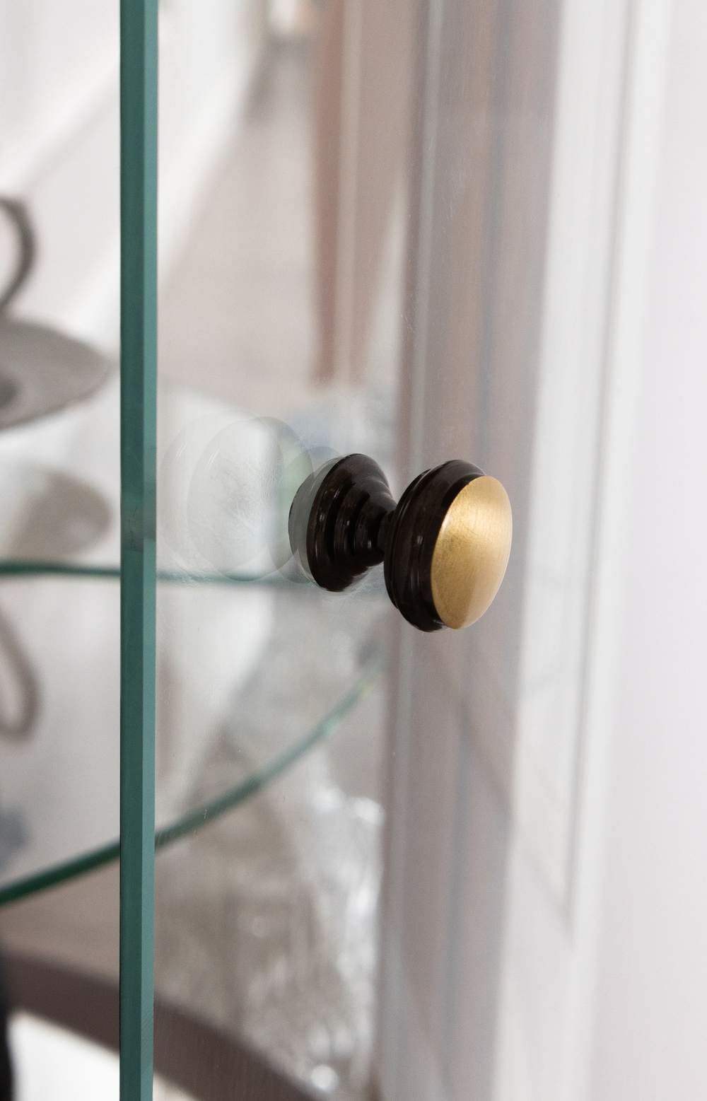 Витрина угловая 65 Nogal Claro IDC